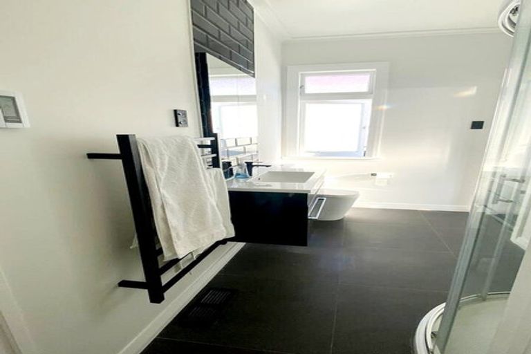 Photo of property in 10 Plunket Avenue, Petone, Lower Hutt, 5012