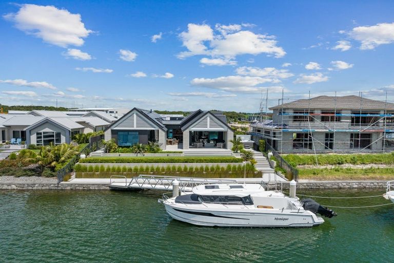 Photo of property in 8 Torea Lane, One Tree Point, 0118