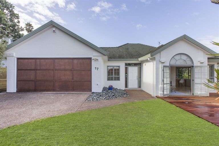 Photo of property in 17 Mandeville Place, Unsworth Heights, Auckland, 0632