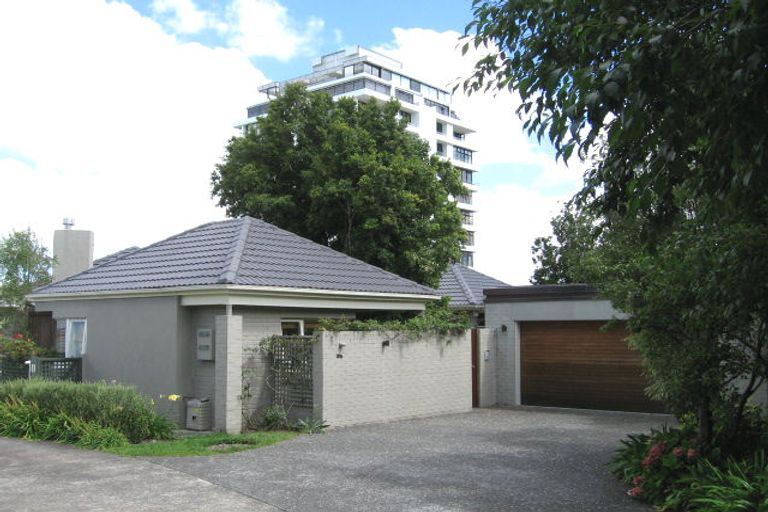 Photo of property in 31b Stanley Point Road, Stanley Point, Auckland, 0624