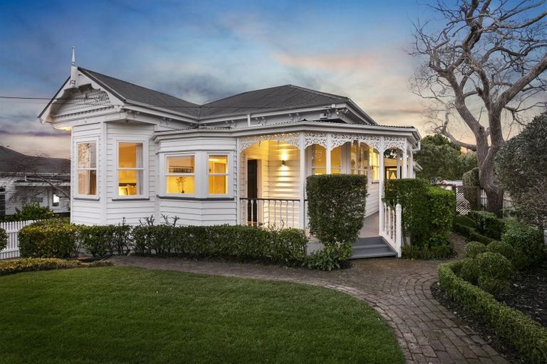 Photo of property in 26 Mariposa Crescent, Birkenhead, Auckland, 0626