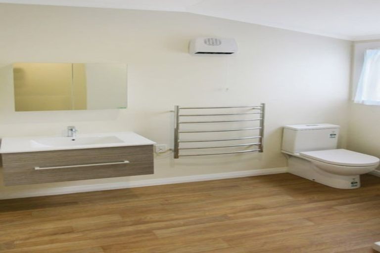 Photo of property in 94 Russell Terrace, Berhampore, Wellington, 6023