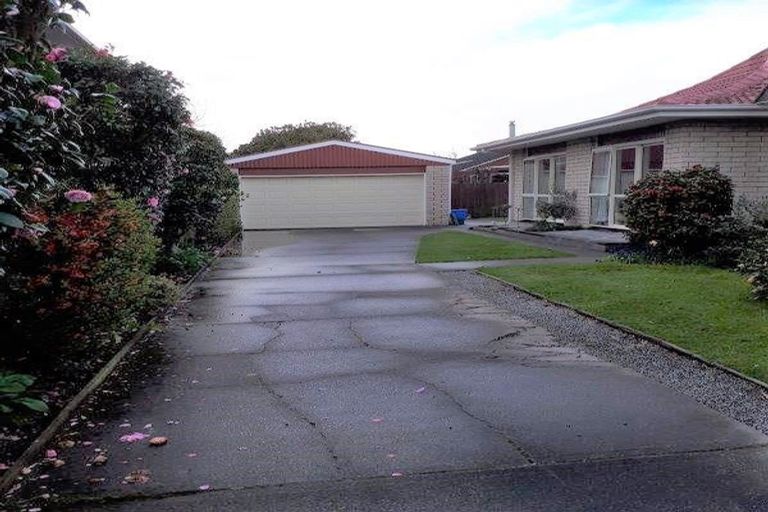 Photo of property in 10 Radbrook Street, Avonhead, Christchurch, 8042