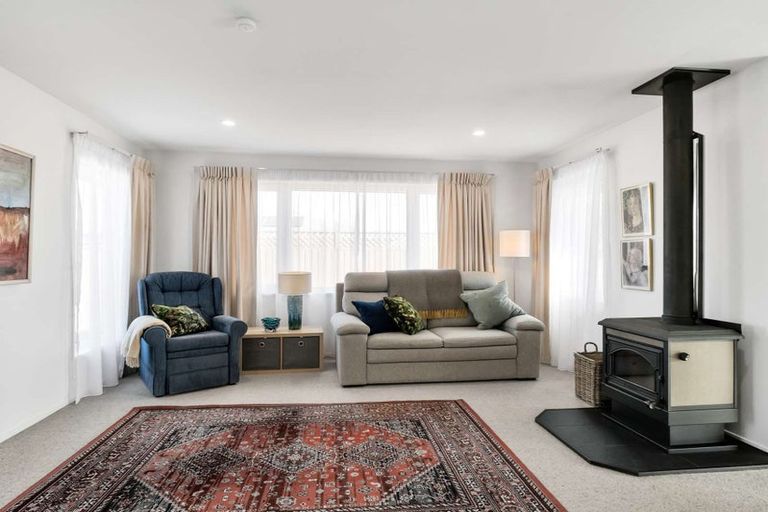 Photo of property in 4 Stonebridge Lane, Oxford, 7430