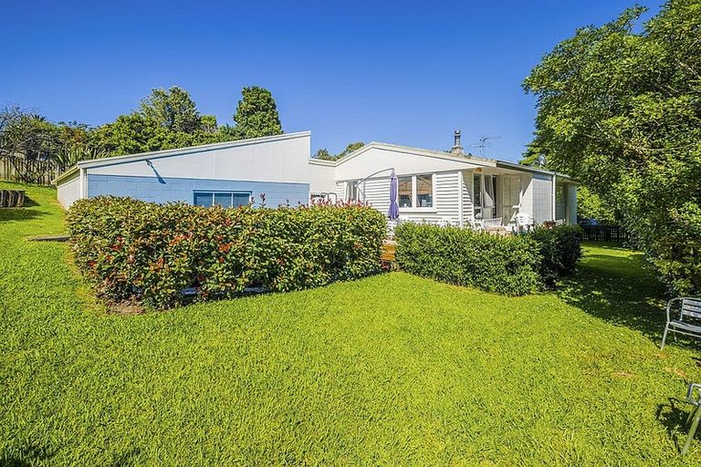 Photo of property in 8 Miro Place, Waiuku, 2123