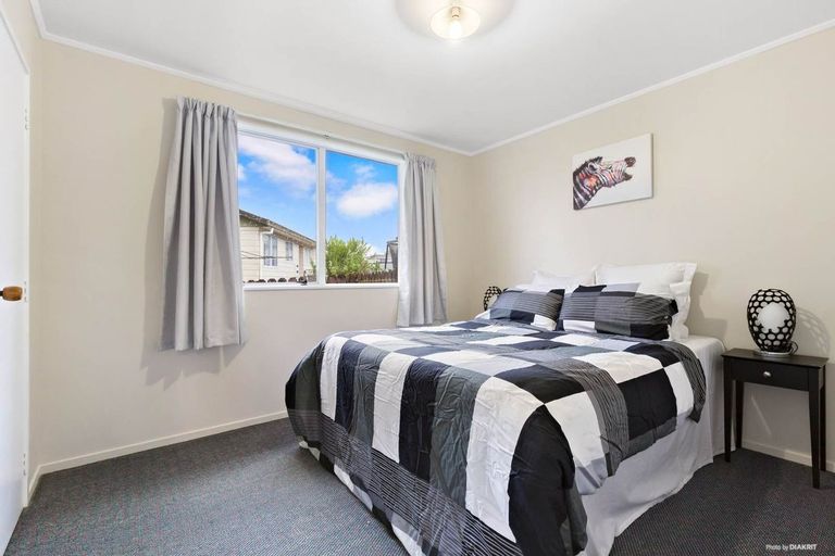 Photo of property in 1/10 Borich Road, Sunnyvale, Auckland, 0612