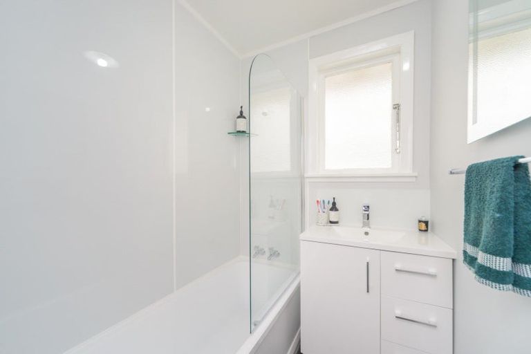 Photo of property in 20 Seddon Street, Takaro, Palmerston North, 4412