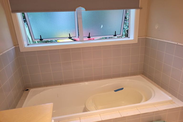 Photo of property in 15 Shirley Avenue, Papakura, 2110