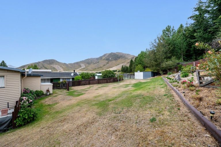 Photo of property in 32 Black Peak Road, Omarama, 9412