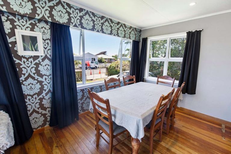 Photo of property in 20 Pamu Place, Waitara, 4320