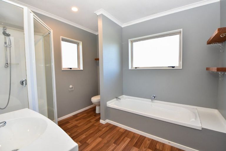 Photo of property in 44 Richmond Road, Carterton, 5713