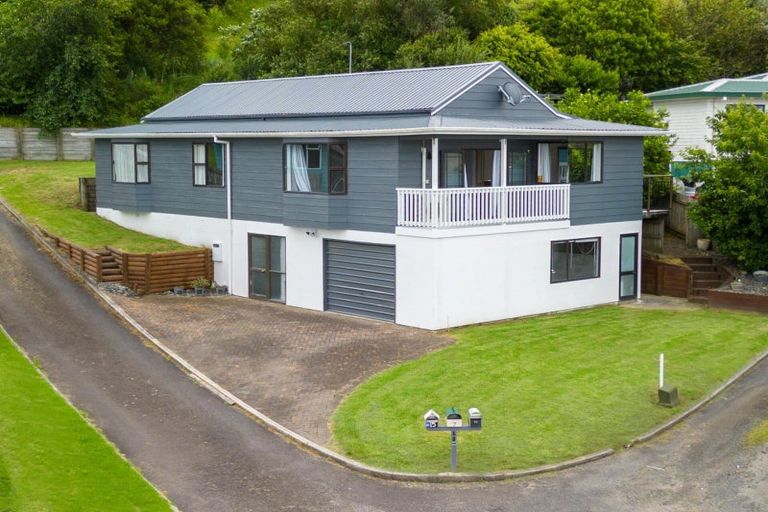 Photo of property in 10 Herald Way, Welcome Bay, Tauranga, 3112
