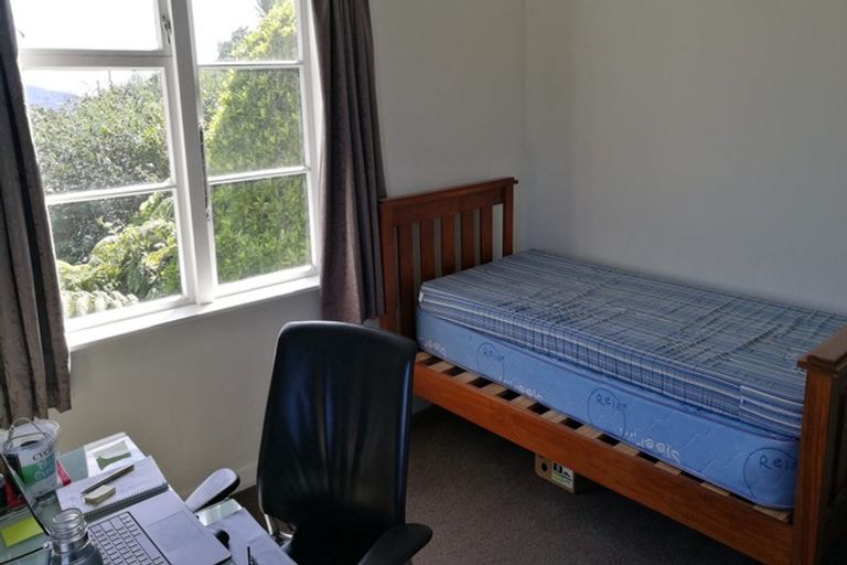 Photo of property in 5 Harland Street, Brooklyn, Wellington, 6021