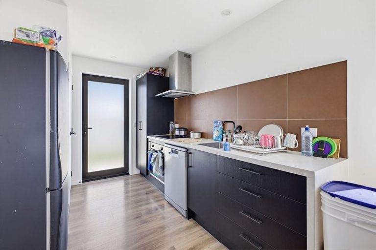 Photo of property in 6 Banks Street, Marfell, New Plymouth, 4310