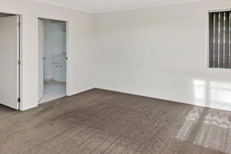 Photo of property in 4 Wai Place, One Tree Point, 0118