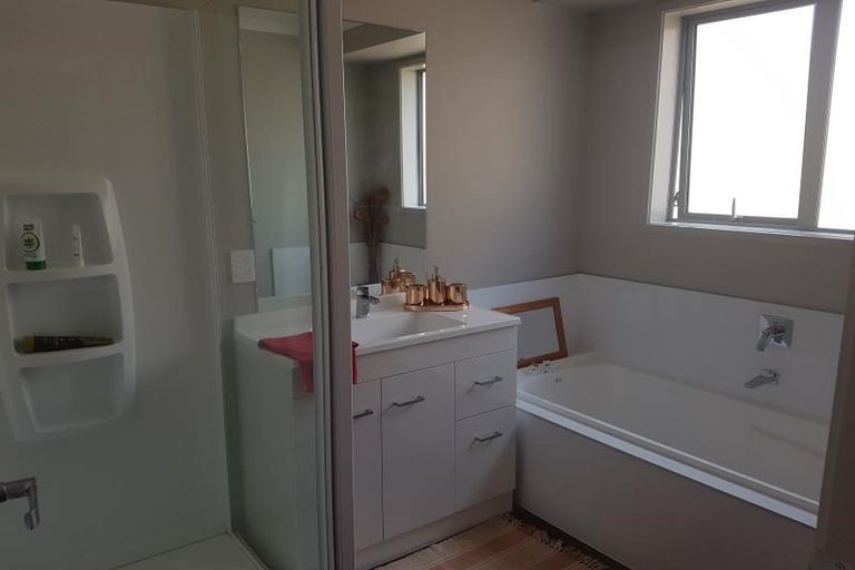 Photo of property in 12 Gibboney Place, Pokeno, 2402