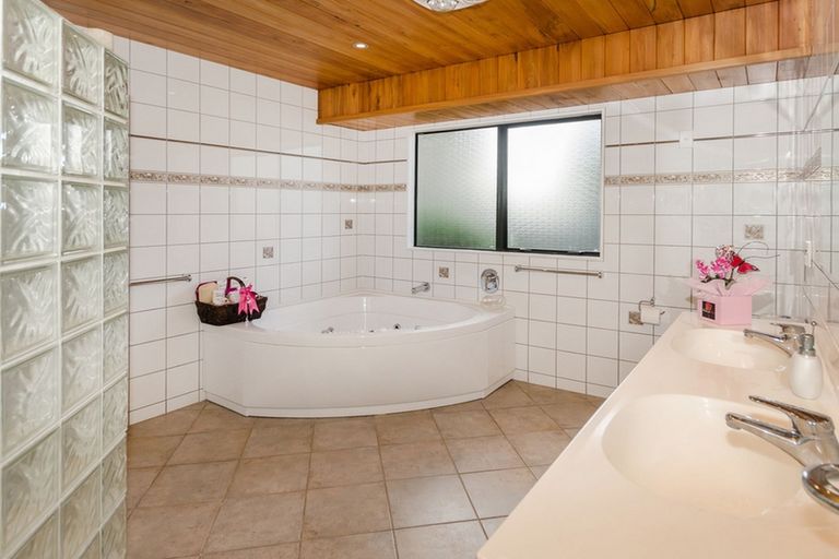 Photo of property in 63 The Glade South, Pukekohe, 2120