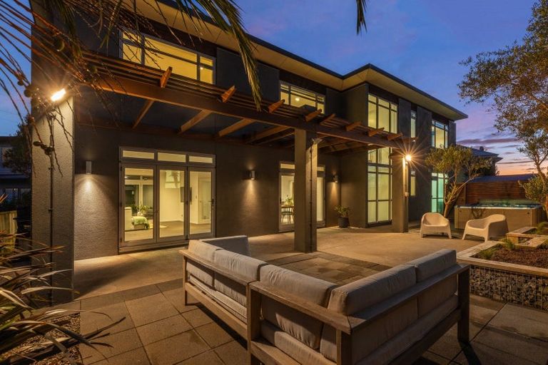 Photo of property in 35 Endeavour Drive, Whitby, Porirua, 5024