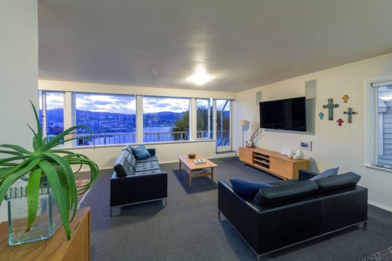 Photo of property in 37 The Crescent, Roseneath, Wellington, 6011