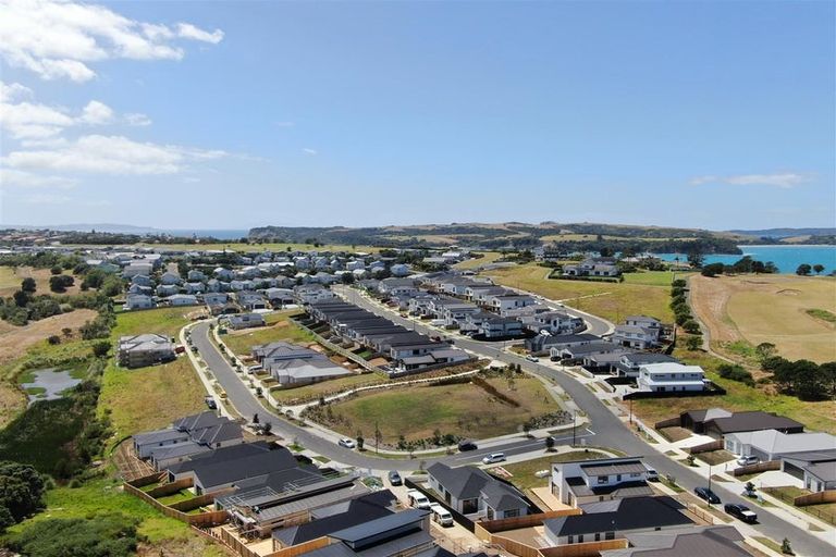 Photo of property in 36 Whakairo Crescent, Gulf Harbour, Whangaparaoa, 0930