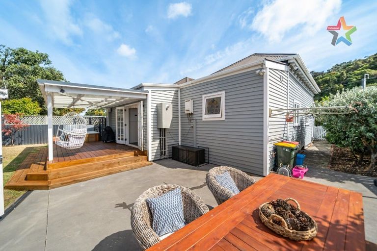 Photo of property in 32 Riddlers Crescent, Petone, Lower Hutt, 5012