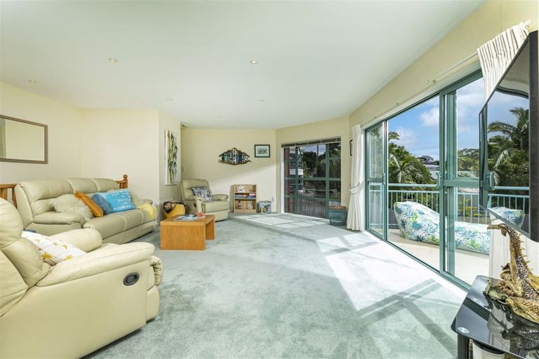 Photo of property in 19a Orchard Road, Browns Bay, Auckland, 0630