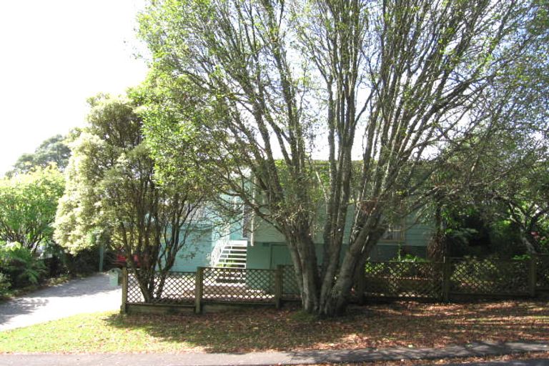 Photo of property in 17 Longreach Drive, Sunnyvale, Auckland, 0612