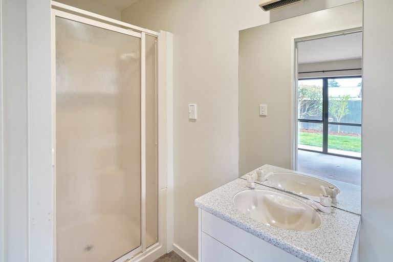 Photo of property in 2/371 Withells Road, Avonhead, Christchurch, 8042