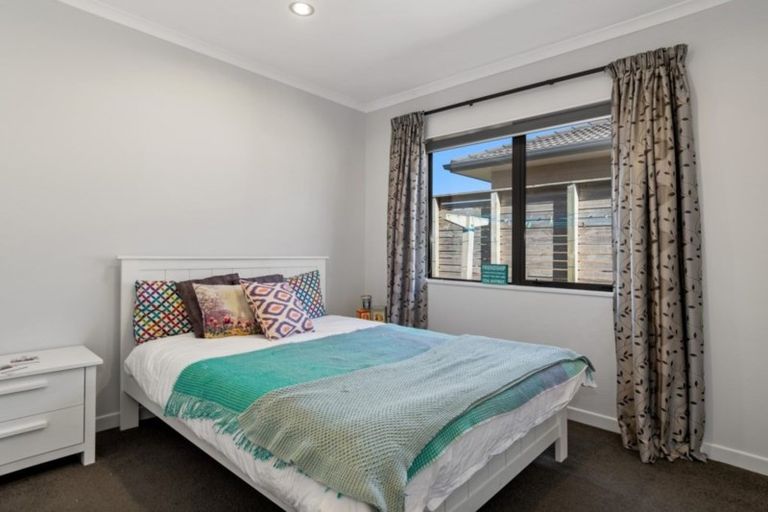 Photo of property in 16 Lynley Park Drive, Omokoroa, 3114