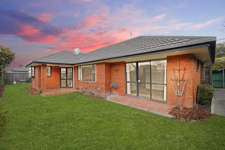 Photo of property in 2/371 Withells Road, Avonhead, Christchurch, 8042