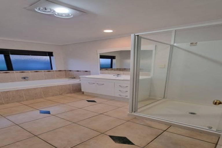 Photo of property in 174 Kilkenny Drive, East Tamaki Heights, Auckland, 2016