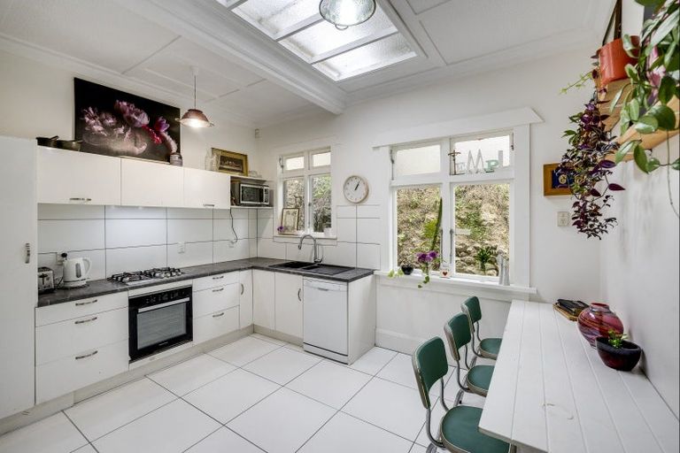 Photo of property in 8 France Road, Bluff Hill, Napier, 4110