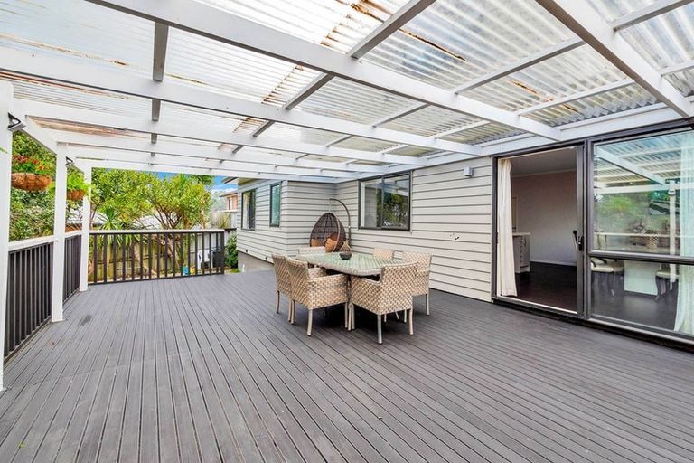 Photo of property in 43 South Kensington Way, Henderson, Auckland, 0612