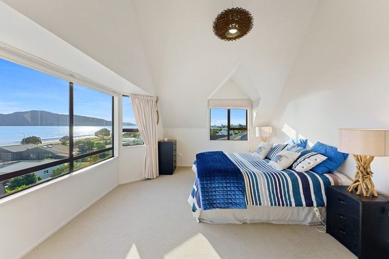 Photo of property in 128 Seaview Road, Paraparaumu Beach, Paraparaumu, 5032