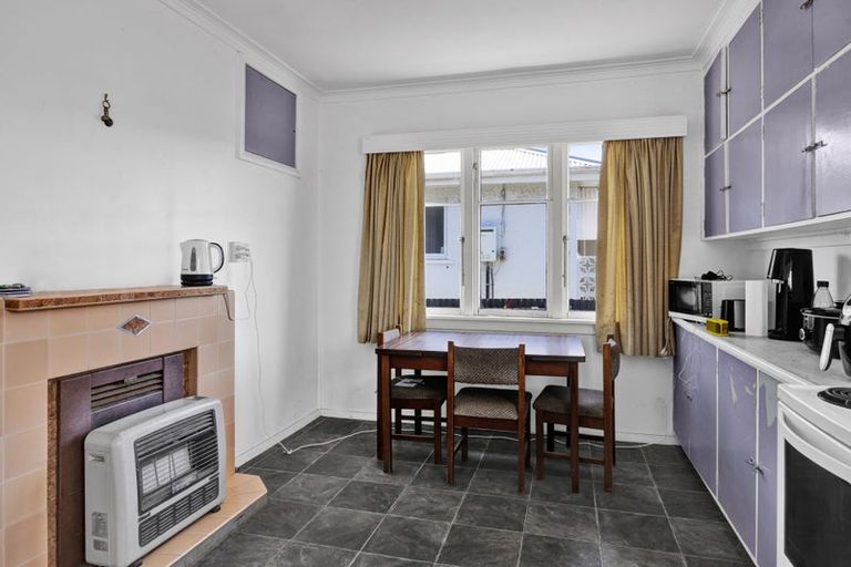 Photo of property in 8 Wellington Street, Hawera, 4610