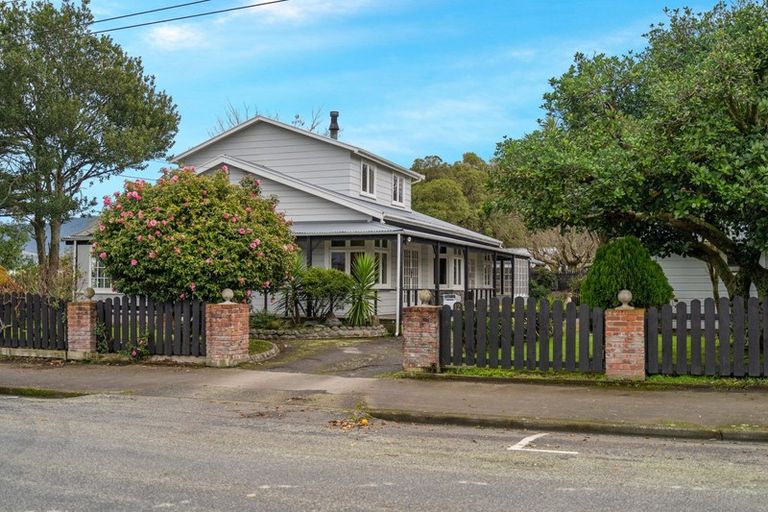 Photo of property in 12 Wallace Street, Featherston, 5710