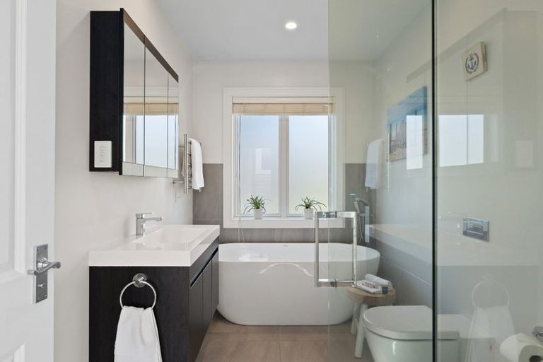 Photo of property in 90 Hawthorne Street, Strowan, Christchurch, 8052