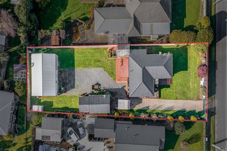 Photo of property in 112 Glover Road, Hawera, 4610