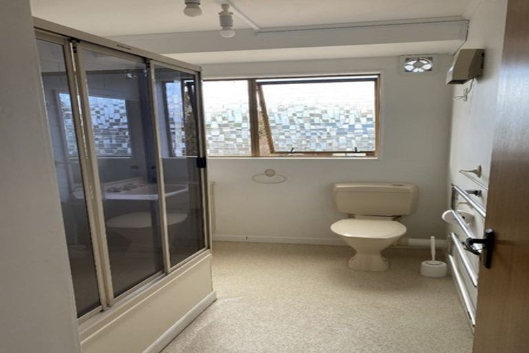 Photo of property in 95 Churton Drive, Churton Park, Wellington, 6037