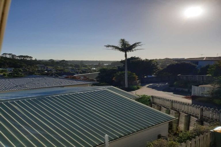 Photo of property in 1/28 Kestrel Heights, Arkles Bay, Whangaparaoa, 0932