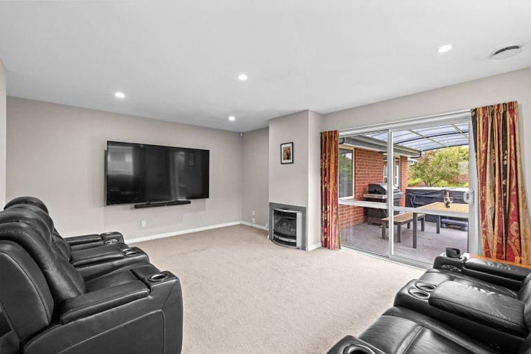 Photo of property in 21 Welsford Street, Woodend, 7610