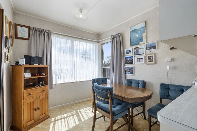 Photo of property in 14 Palliser Place, Milson, Palmerston North, 4414