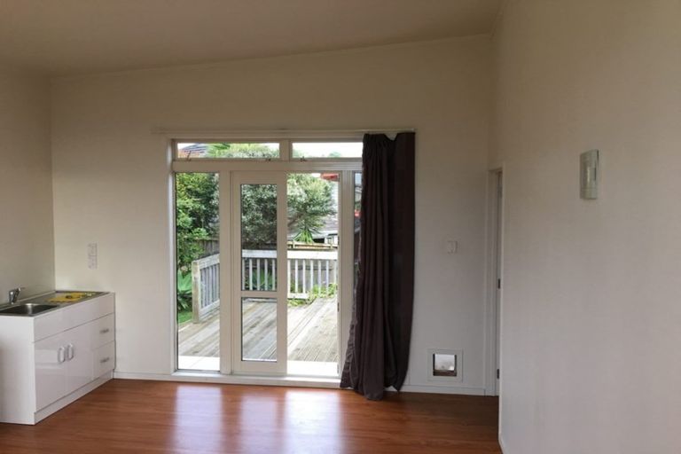 Photo of property in 10 Cairngorm Place, Highland Park, Auckland, 2010