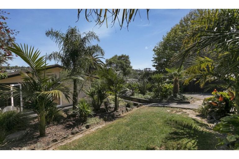 Photo of property in 36 Arlette Place, Massey, Auckland, 0614