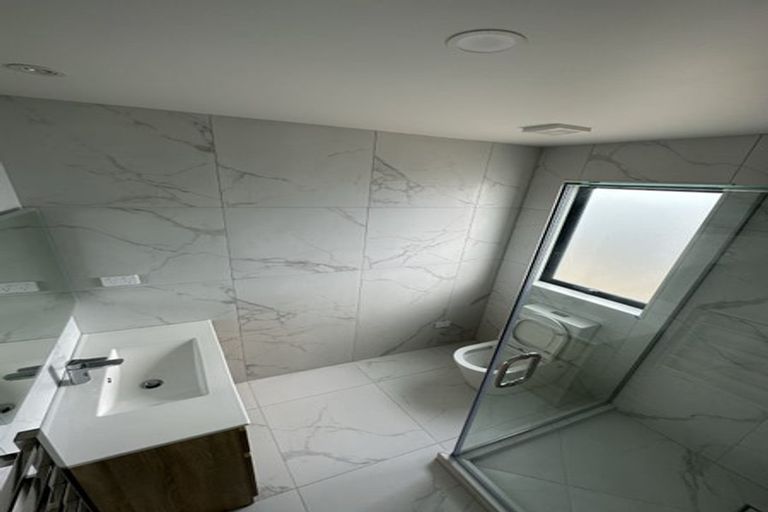 Photo of property in 16 Pohewa Road, Silverdale, 0932