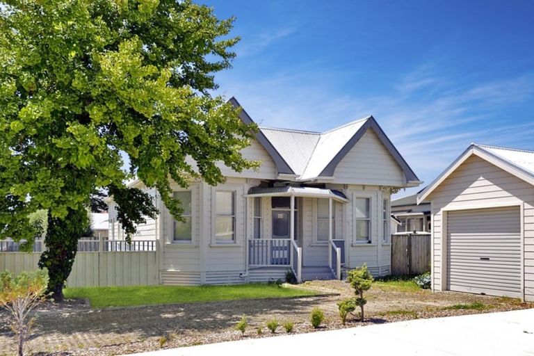 Photo of property in 42 Weraroa Road, Levin, 5510