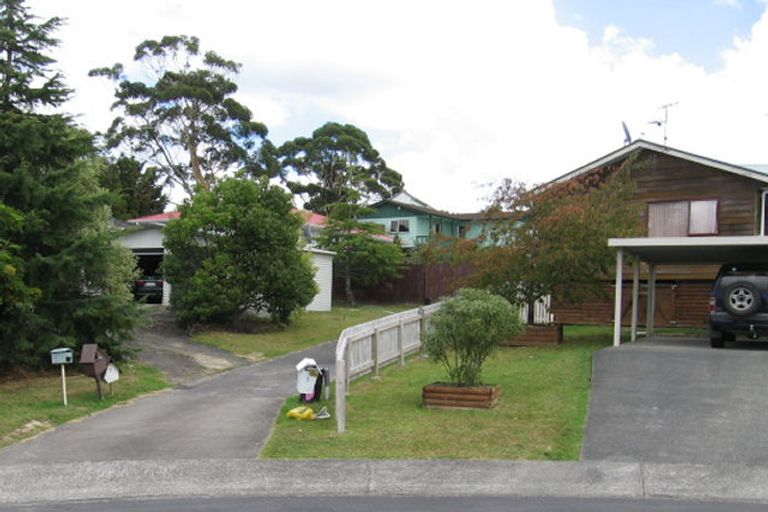 Photo of property in 5 Lorena Place, West Harbour, Auckland, 0618