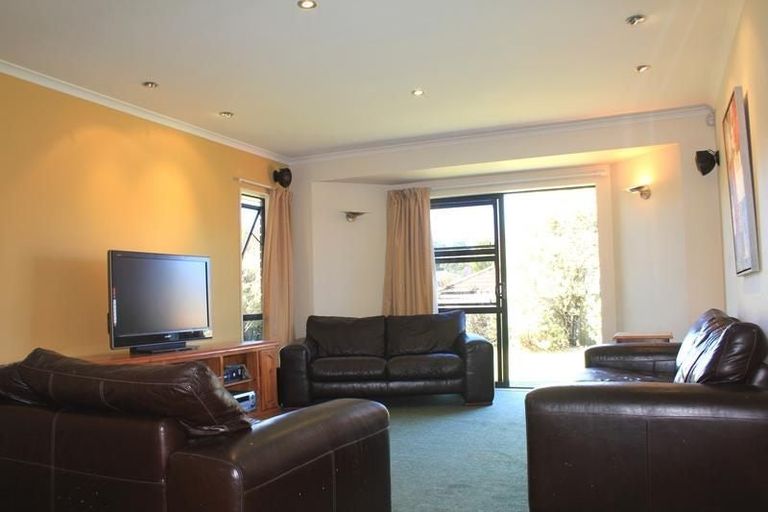 Photo of property in 2 George Deane Place, Greenhithe, Auckland, 0632