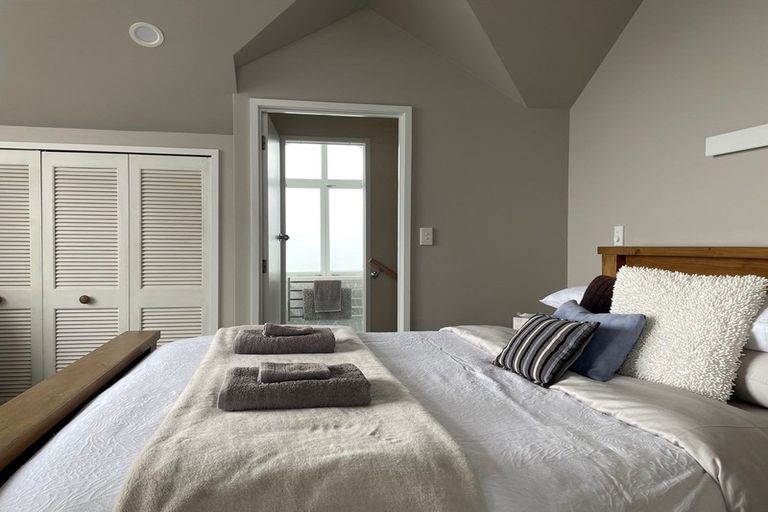 Photo of property in 17 Palliser Road, Roseneath, Wellington, 6011