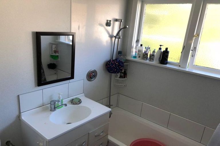 Photo of property in 2/5 Hinemoa Street, Waiwhetu, Lower Hutt, 5010